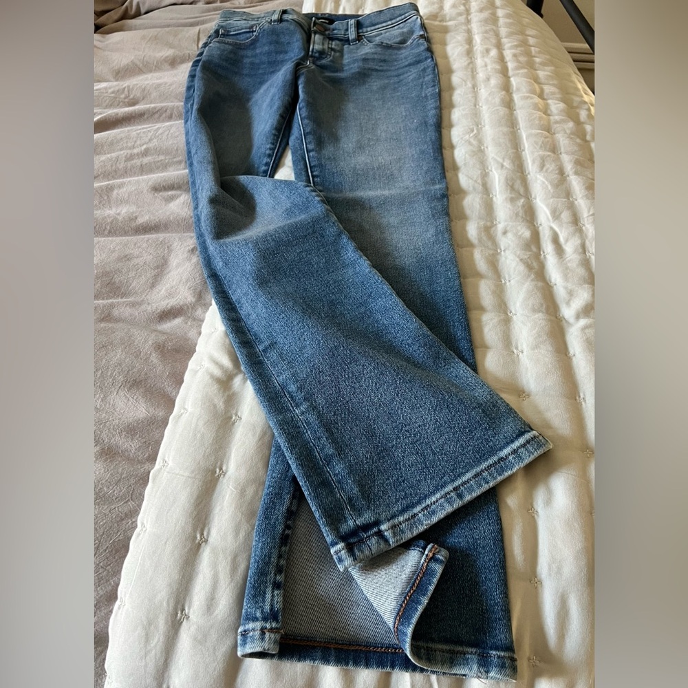 Express Skyscraper Jeans size 4 short. Worn once!